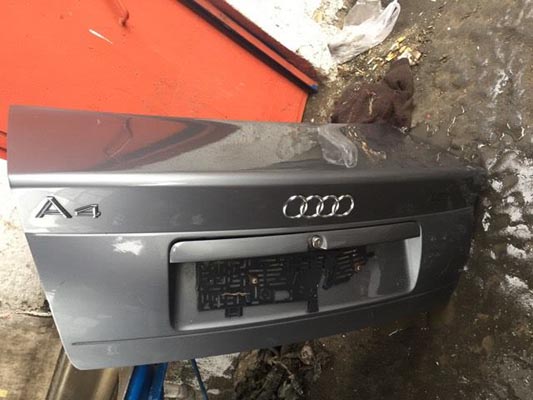 AUDİ A4 ARKA BAGAJ KAPAĞI (3)